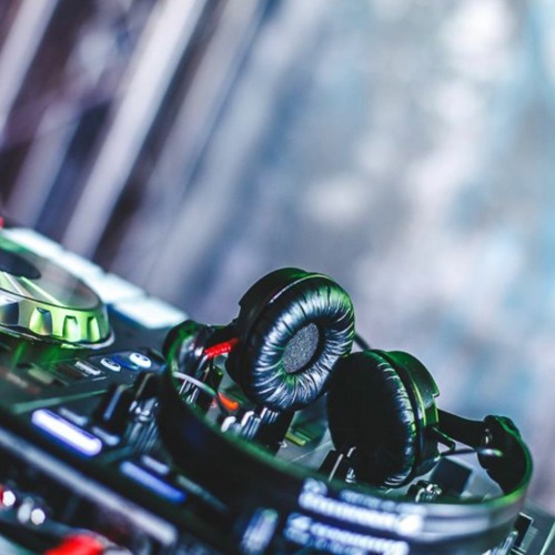 G!LL V. Retro Madness | Zillion Vibes