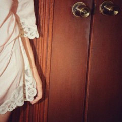 Never Home (Bella Andrews, Juliana Simone)