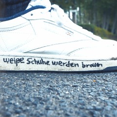 weiße Schuhe werden braun