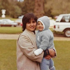 S26: Short Cuts: Motherhood 3/7