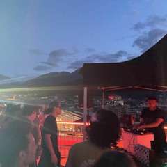 Mindestens@Adlers Rooftop Schmangalmusig