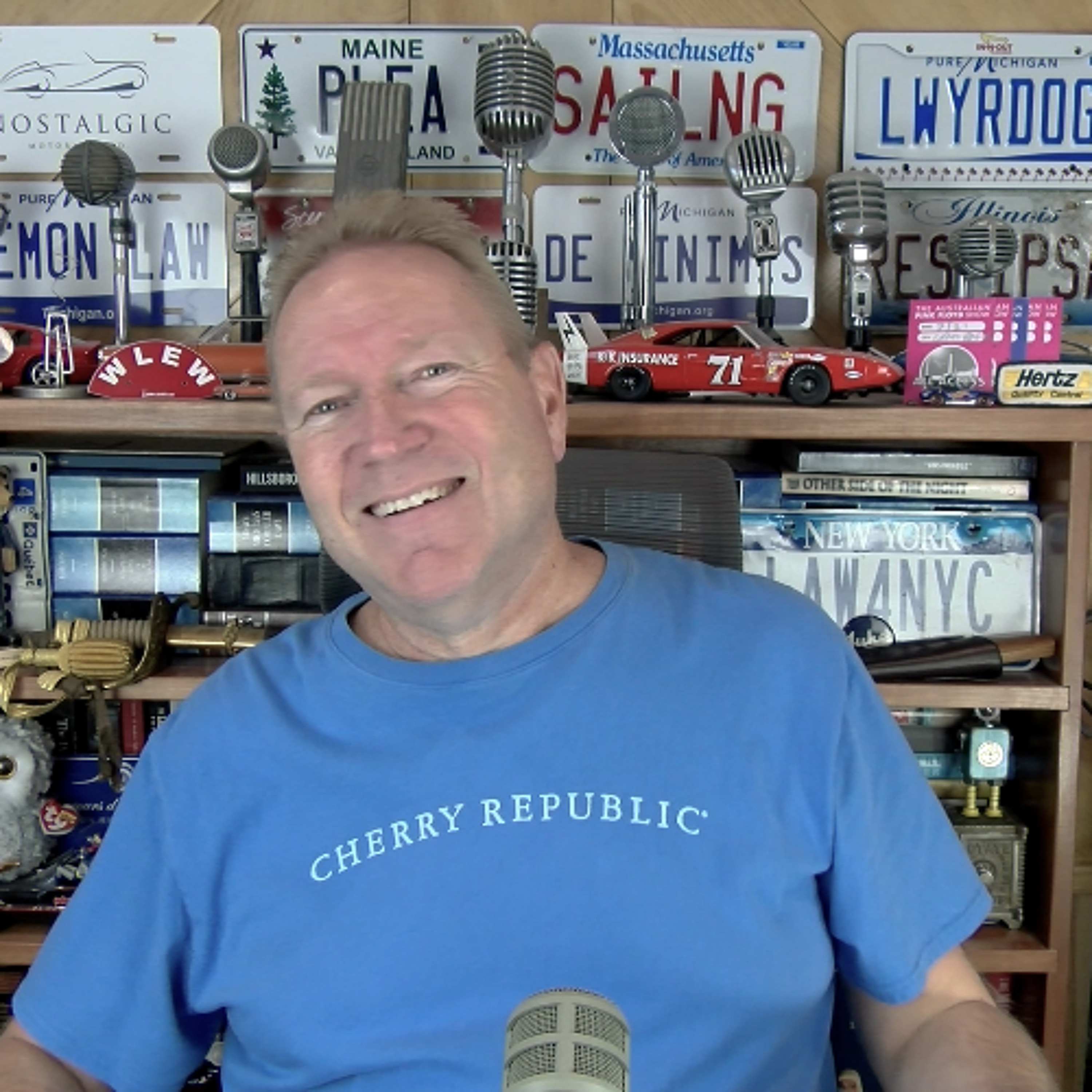 Bank Sued for Not Paying Workers While Computers Booted Up Bank Sued for Not Paying Workers While Computers Booted Up