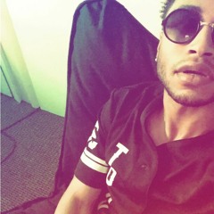 Kisses Down Low (Follow me on Instagram @RYALLENSINGS)