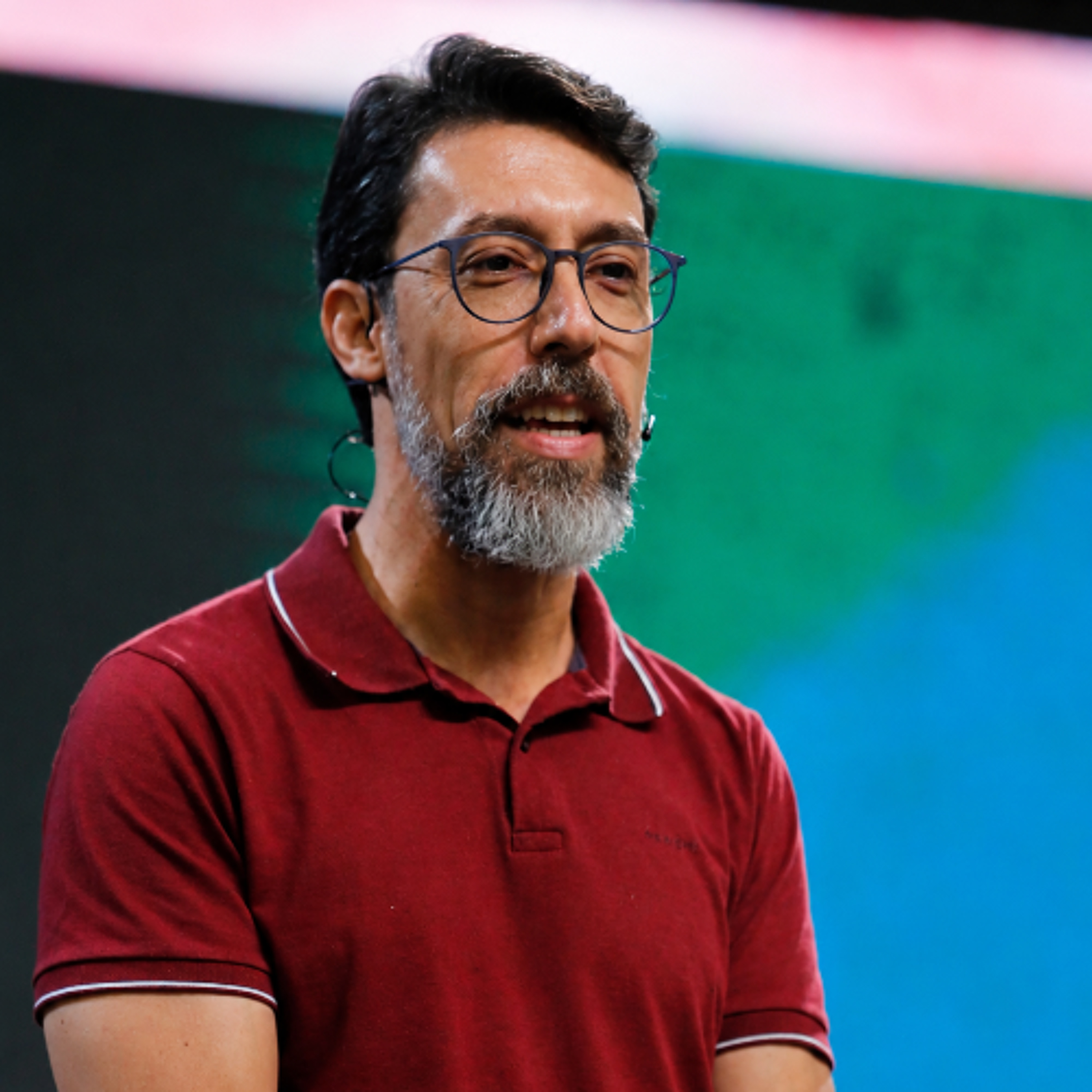 O serviço que transborda: quando a identidade em Cristo se torna adoração - Vinícius Guerra
