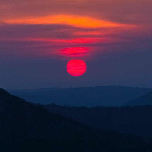 Red Sun In The Sky Nocna Kora Er
