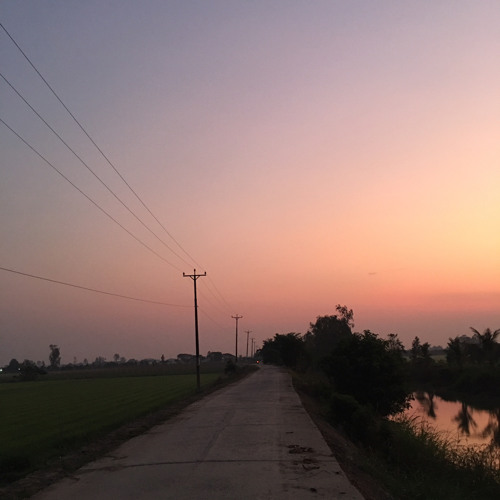 KHẤT DUYÊN - HOÀNG OANH  ÚT NHỊ COVER  Nguời đưa đò qua sông hay đò kia  nương gió xuôi dòng.mp3