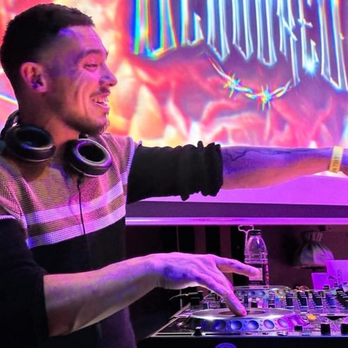 Devoured - Loco (radio edit)