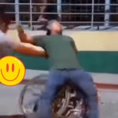 Aquela música que o cara cai em cima do aleijado KKKKKKKKKKKKKKKKKKKKKKKKKK