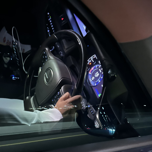 قلبي يأذيني وادور شي ينسيني  💤