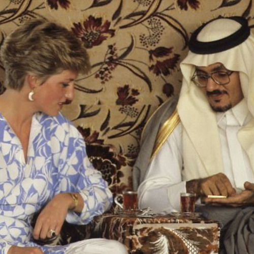 حالفٍ ما أنساك يا عذب الصفاتي