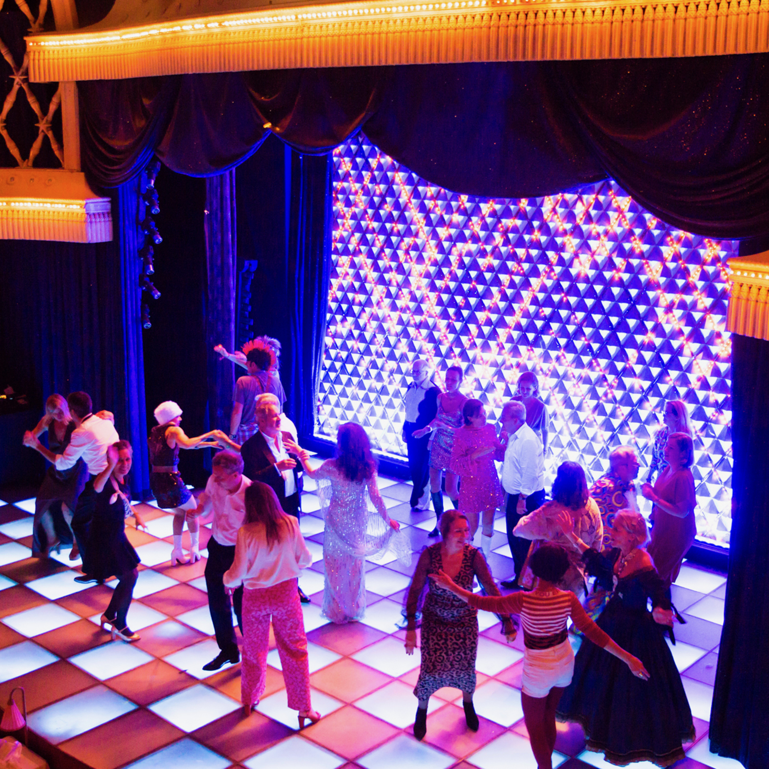 Dancefloor, Warm ups & Cocktails !