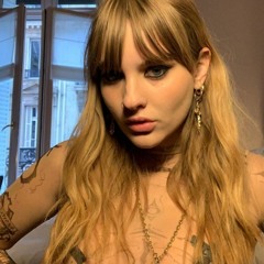 //I wanna be your slave.