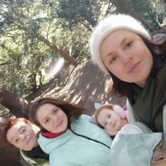 «5 дней я была как волчица, ведущая свою стаю»: история женщины, которая эвакуировала детей и маму в Германию