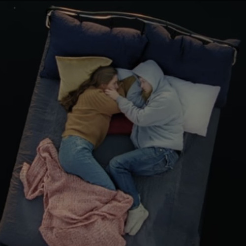Stream two queens in a king sized bed live (acustic) by Maddie Moons