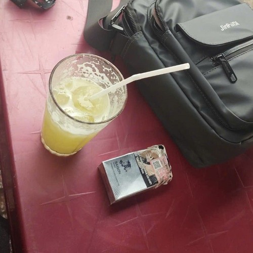 nước mía ven hồ giữa thế giới xô bồ