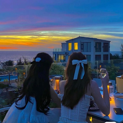 ‎⁨وصديقي إللي لا زعل والا رضا ♡︎.⁩