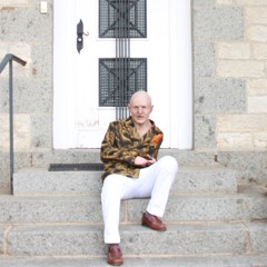 La pelouse est comme le poète, sa parcelle est son île