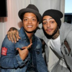Travie McCoy Feat. Bruno Mars and The Beatles Billionaire Vs Let it be MASHUP