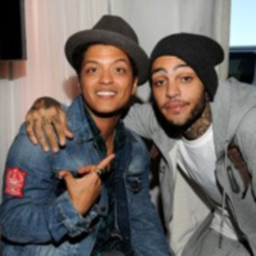Travie McCoy Feat. Bruno Mars and The Beatles Billionaire Vs Let it be MASHUP