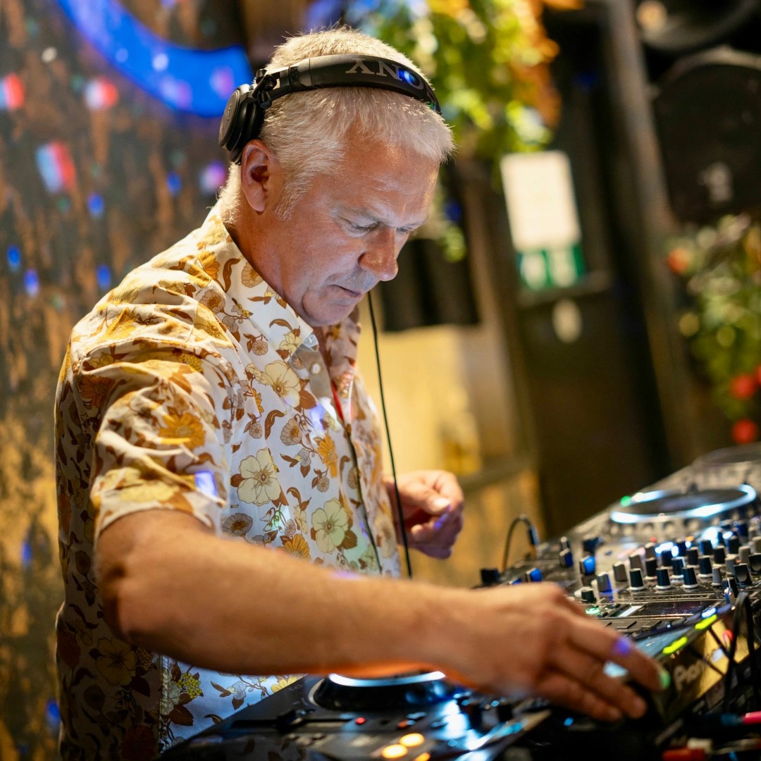Stream Alex Yates - Warm-up Set for Ralphie Dee @ Mellows 27th August ...