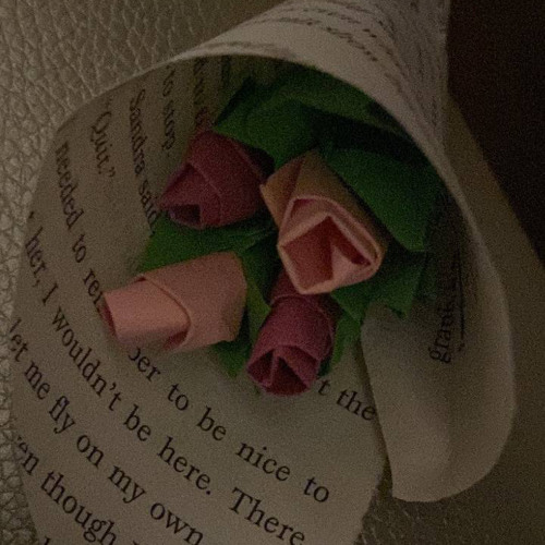 المشاعر عندك انت بس حجي .