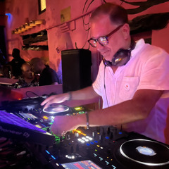 Stefan Medici - Live at Pikes Courtyard 8/24