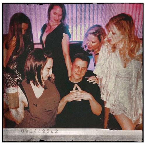 EVERYBODY RULES THE WORLD X WIGGLE IT (DEREK DLITE EXCLUSIVE BOOTLEG)