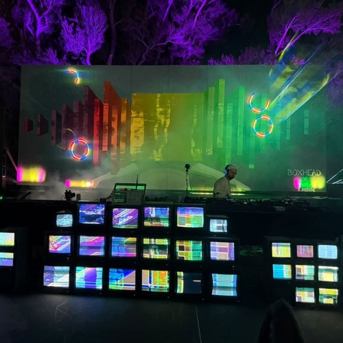 YAHN DAWN // HOLOGRAPHIC UPLINK SET