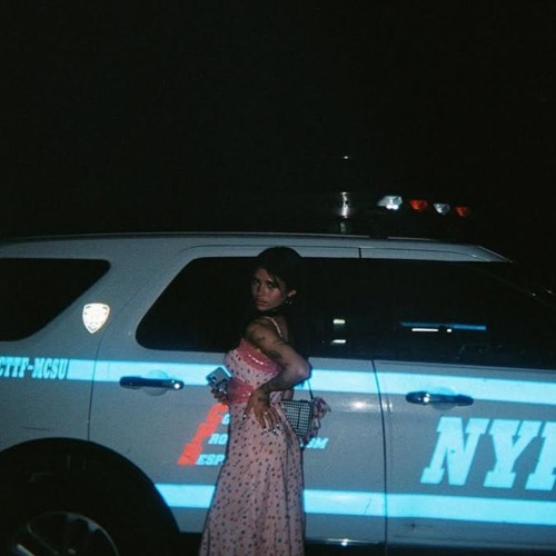 Keep your eyes on me boy - Nessa Barrett [ s l o w e d ]