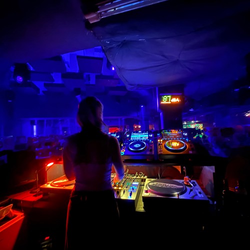 Deep and Melodic House & Techno Mix - Hot Basement grooves