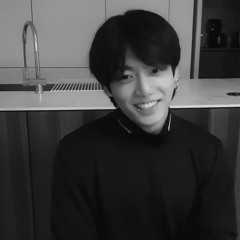 Jungkook singing Super Tuna (슈퍼참치 정국)by Jin Live on 220615 Vlive