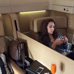 ولا تلقى غيري يصونك 🙂‍↔️