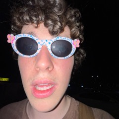 She Thinks Im Preeettttyyyy