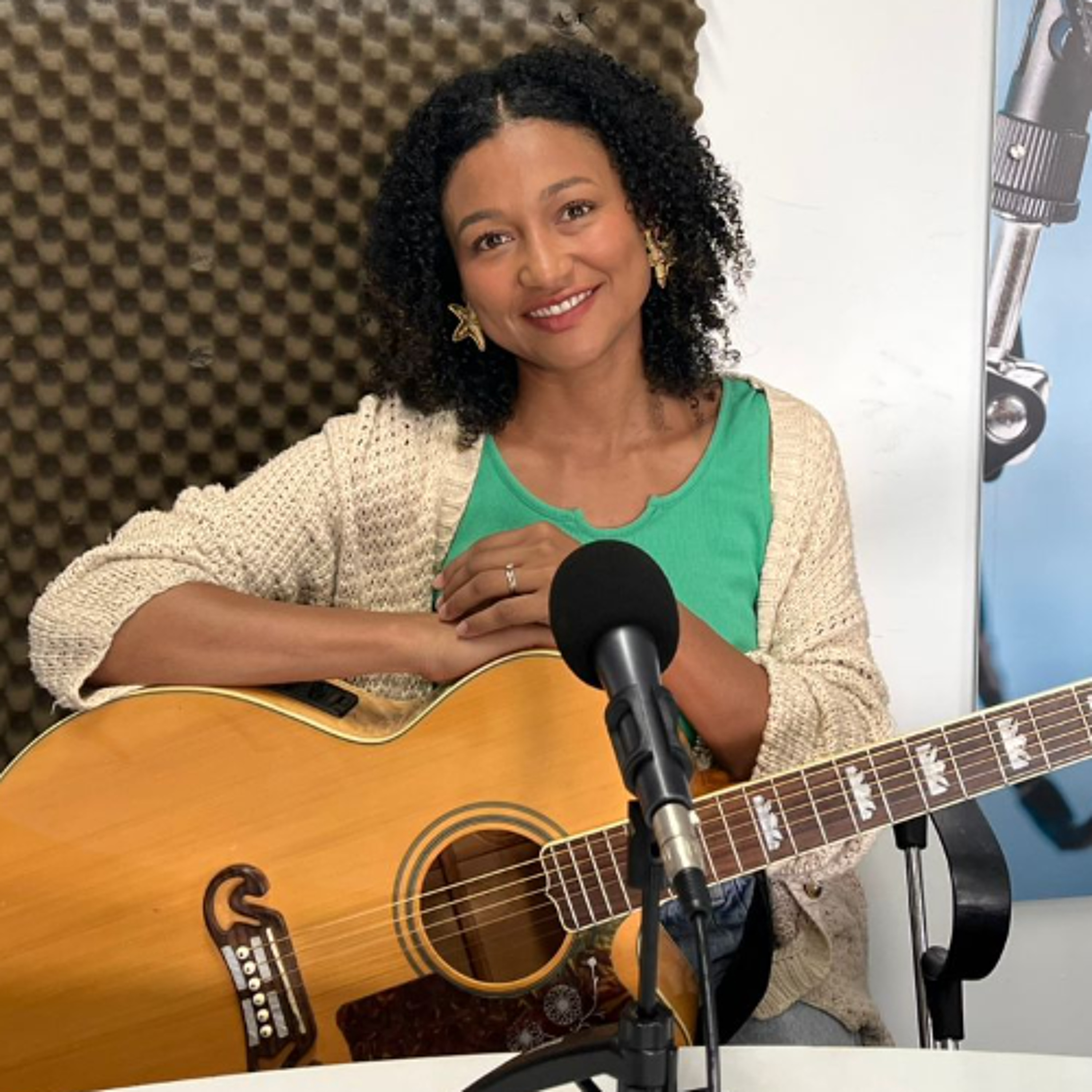 Entrevista con Lorena Uzuriaga, cantante de Manizales episode artwork