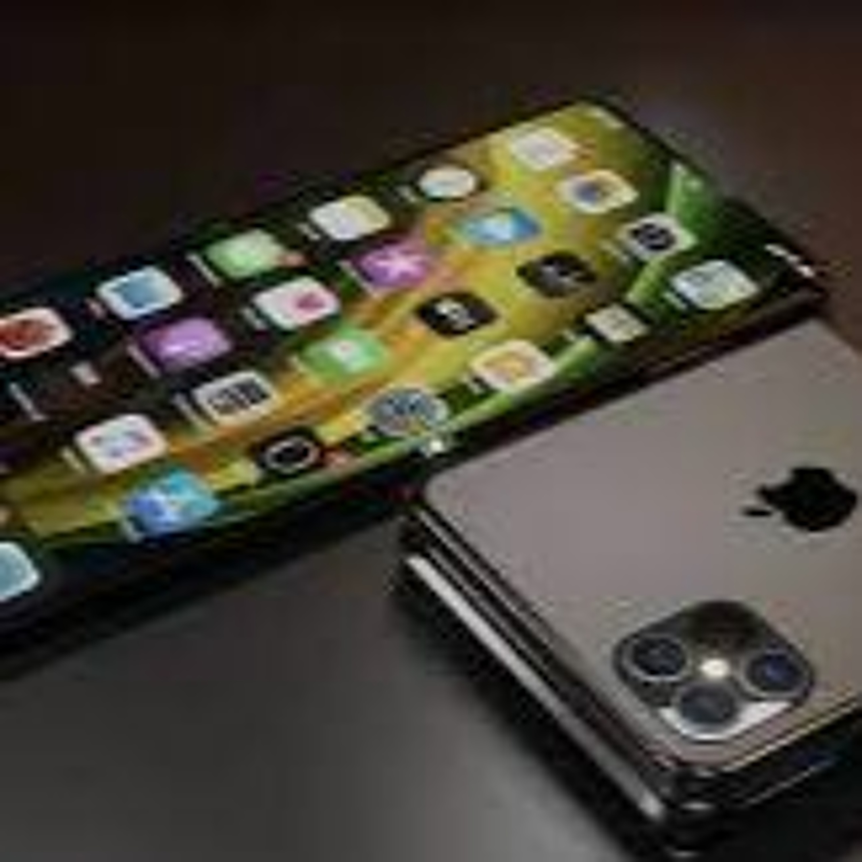 The iPhone Flip: All About Apple's Foldable iPhone (24.01.22) episode artwork