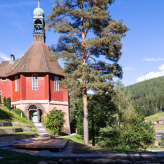Mit der Kirche durch das Tal X