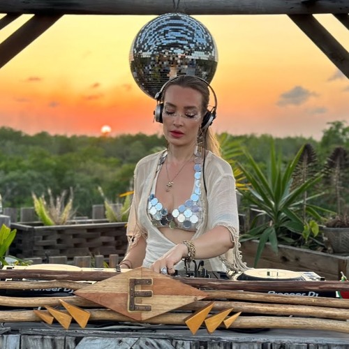 Linda Romanazzi | Deep Melodic Sunset Mix 2023 | By EPHIMERATulum ​