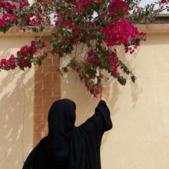 "مرت بنا غيدا تميز بثنتين".