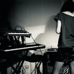 Minimal Wave w/ Veronica Vasicka 281025