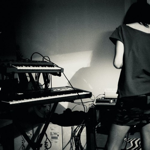 Minimal Wave w/ Veronica Vasicka 281025