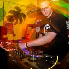 World War 303 Sessions Spliffy B All Vinyl Mix 9 1 2021 on www.mixhitradio.co.uk