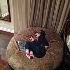 Max- place prod youhearevan