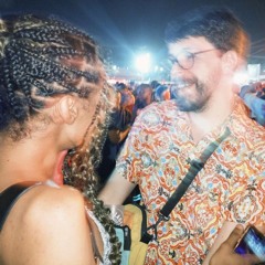 Vai locutor, dedica essa a Sammy D.