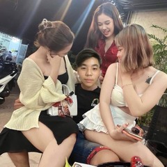 vừa nghe vừa ỉa