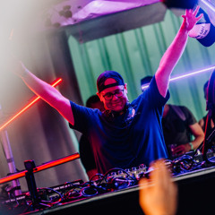 Maximo's favorites songs from Tomorrowland Woody Weekend Rave Cave deel 3