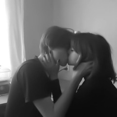 بمد اليد ودي نتصافح