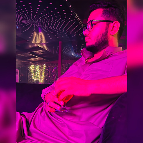 🚬 ᗰᗴᕼᖇᗩᗷ  مسافر ᗰI᙭ 🚬