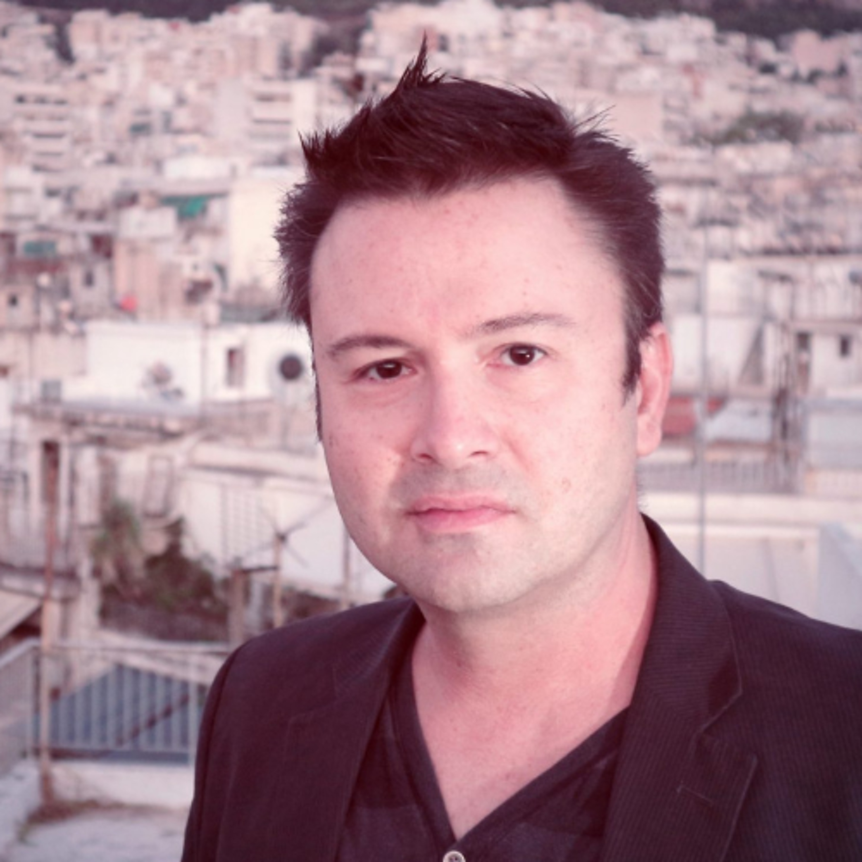 O πεζογράφος, θεατρικός συγγραφέας και σεναριογράφος Γιάννης Σκαραγκάς στο Στέλιο Τακετζή