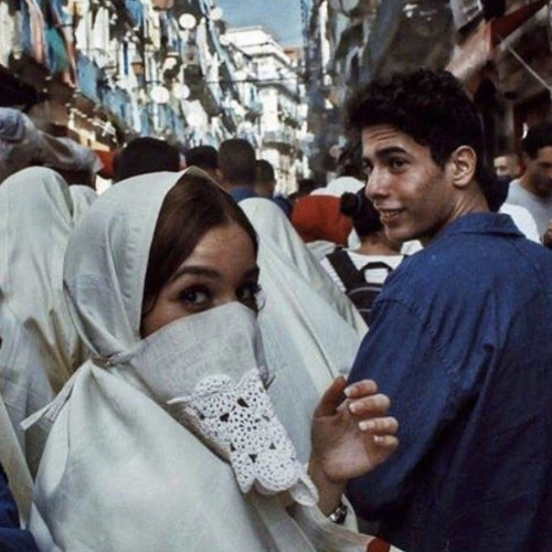 ‎⁨اوعى تروّح ..اوعى تسبني.
