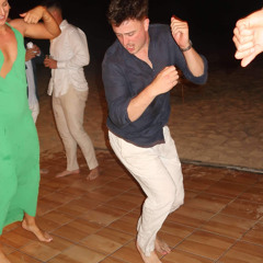 move ur feet🕺